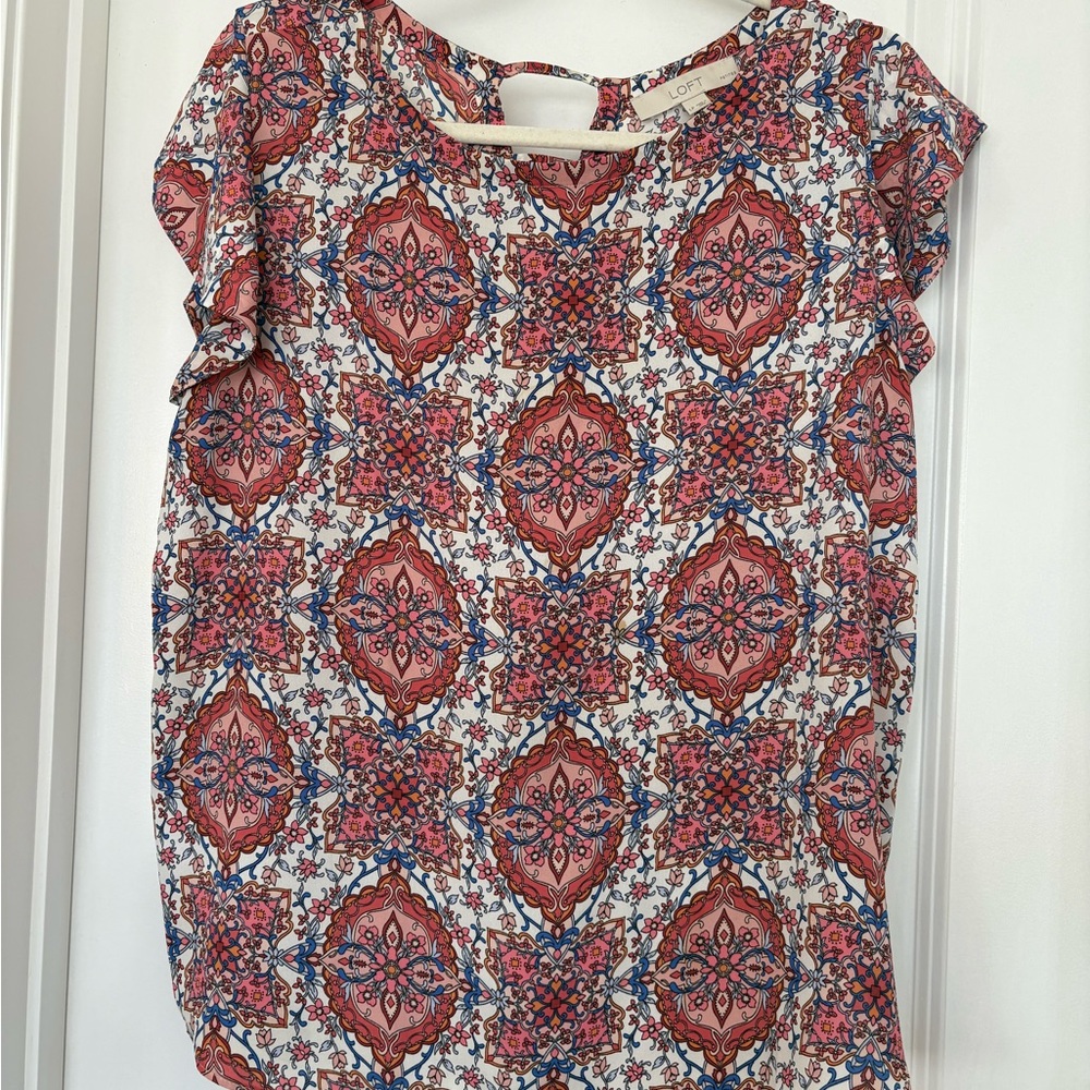 LOFT Geometric Pattern Pink Blue White Flutter Sleeve Keyhole Blouse Petites LP